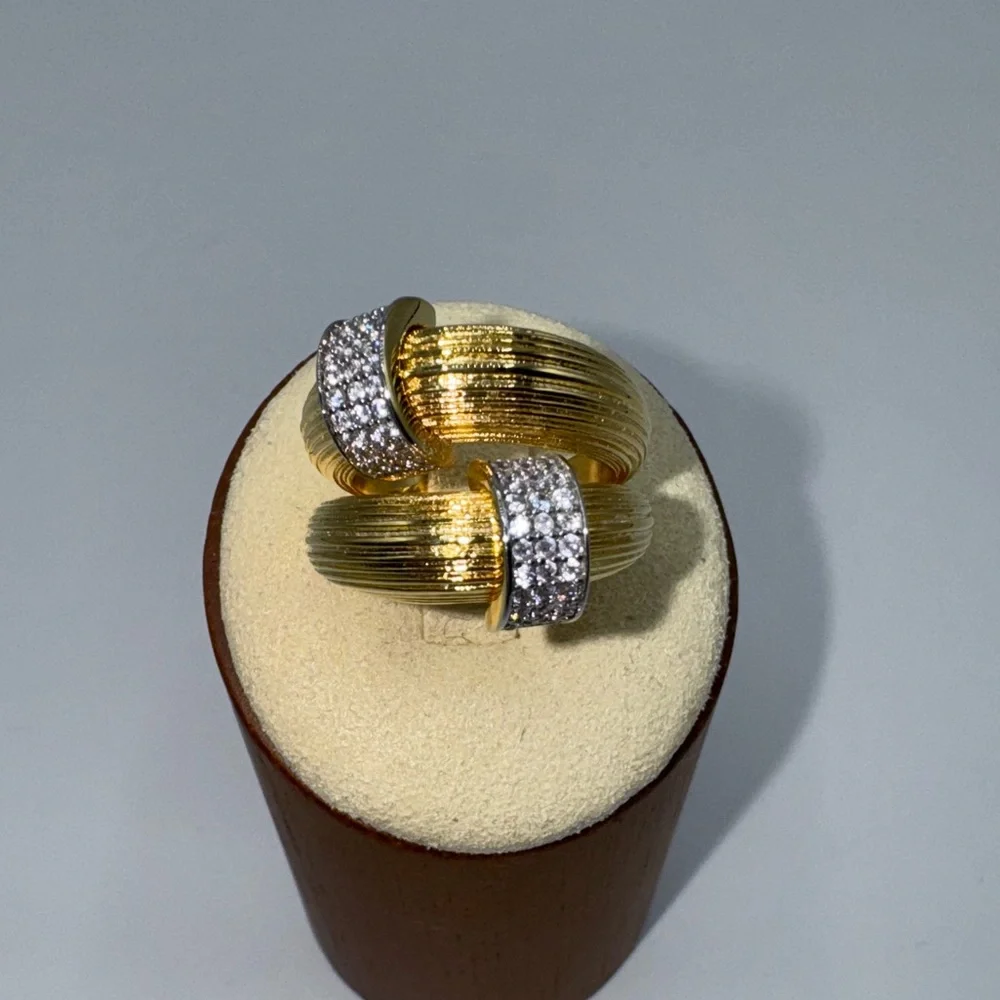 18k Asymmetrical Double Band - Picture 3 of 12